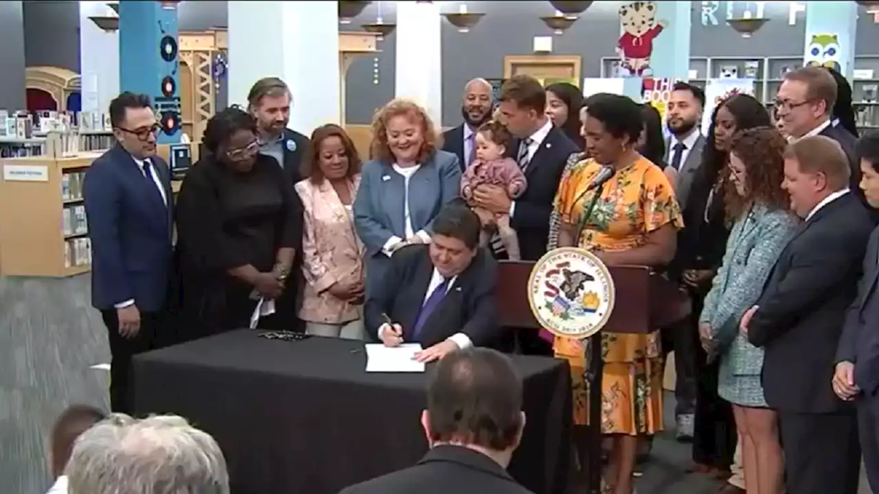 Pritzker Signs Illinois Law to Ban Book Bans