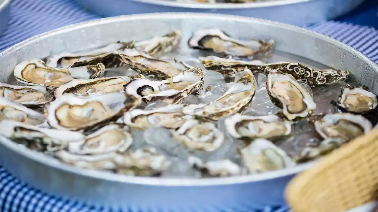 A Missouri man died after eating raw oysters from seafood stand, health officials say