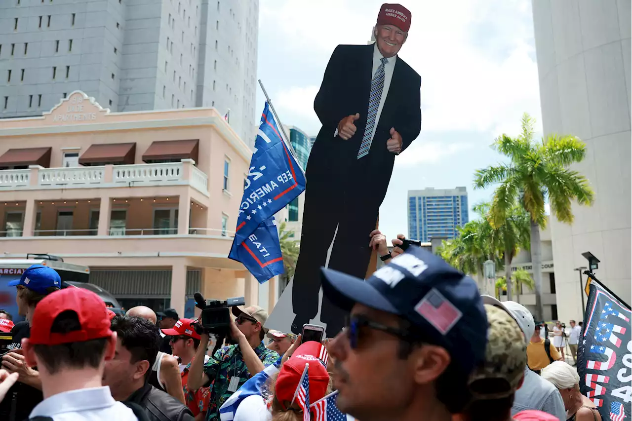 Video shows Republicans argue over DeSantis outside Trump court appearance