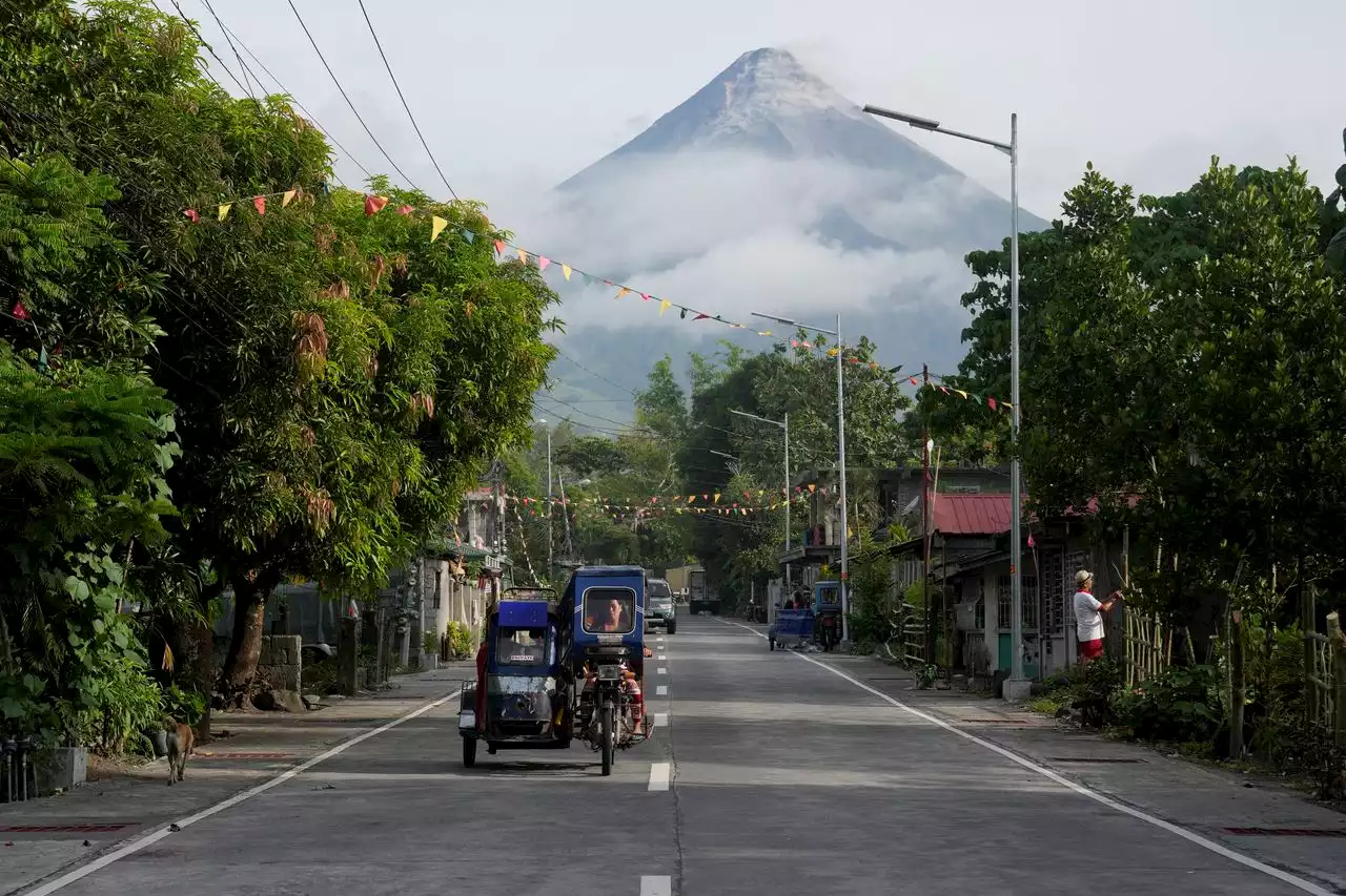 Philippine villagers flee as lava flows from Mayon volcano