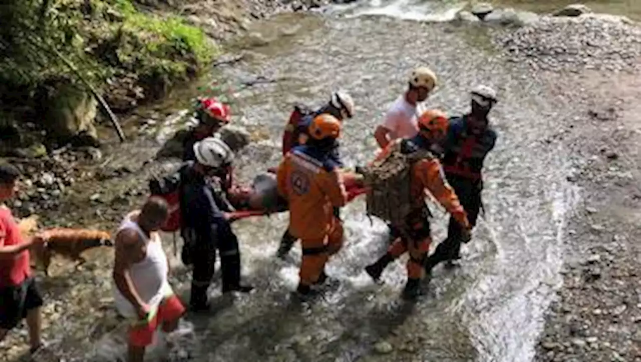 Hombre sufrió accidente en camino rocoso y cayó en un río; se fracturó una pierna - Pulzo