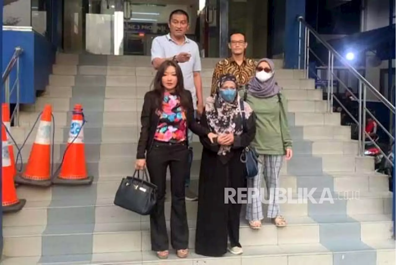 Istri Bukhori Yusuf 'Serang' Gelar Magister Hukum Korban KDRT Suaminya |Republika Online