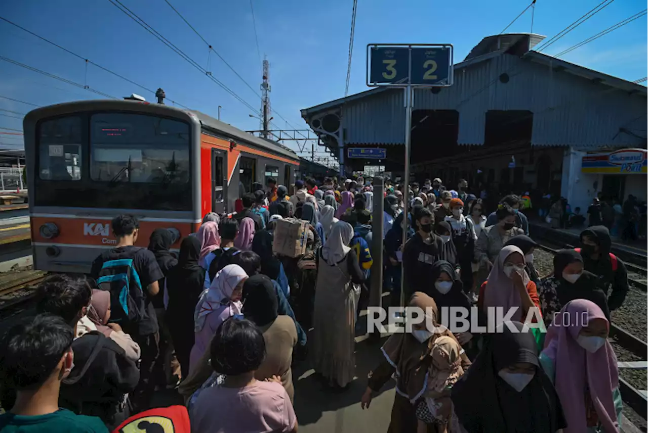 Naik |em|Commuter Line|/em| Kini tak Lagi Wajib Pakai Masker |Republika Online