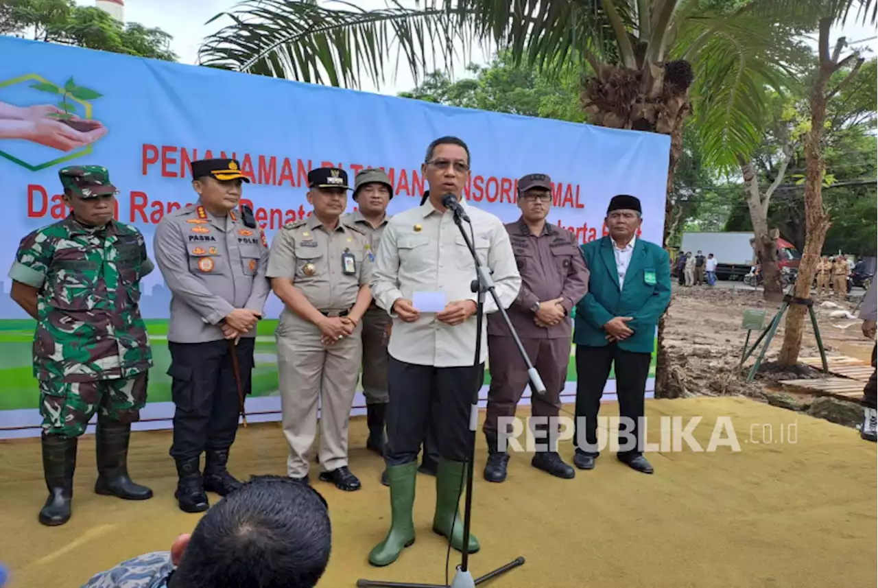 Pj Heru Apresiasi Lurah Kuningan Timur yang Berhasil Tata PKL |Republika Online