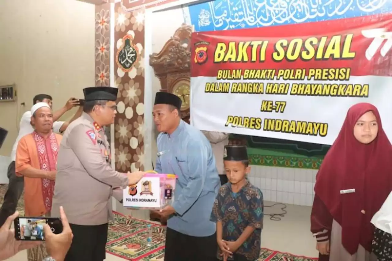 Silaturahim ke Pesantren As-Sakienah, Kapolres Indramayu Salurkan Bantuan Sosial |Republika Online