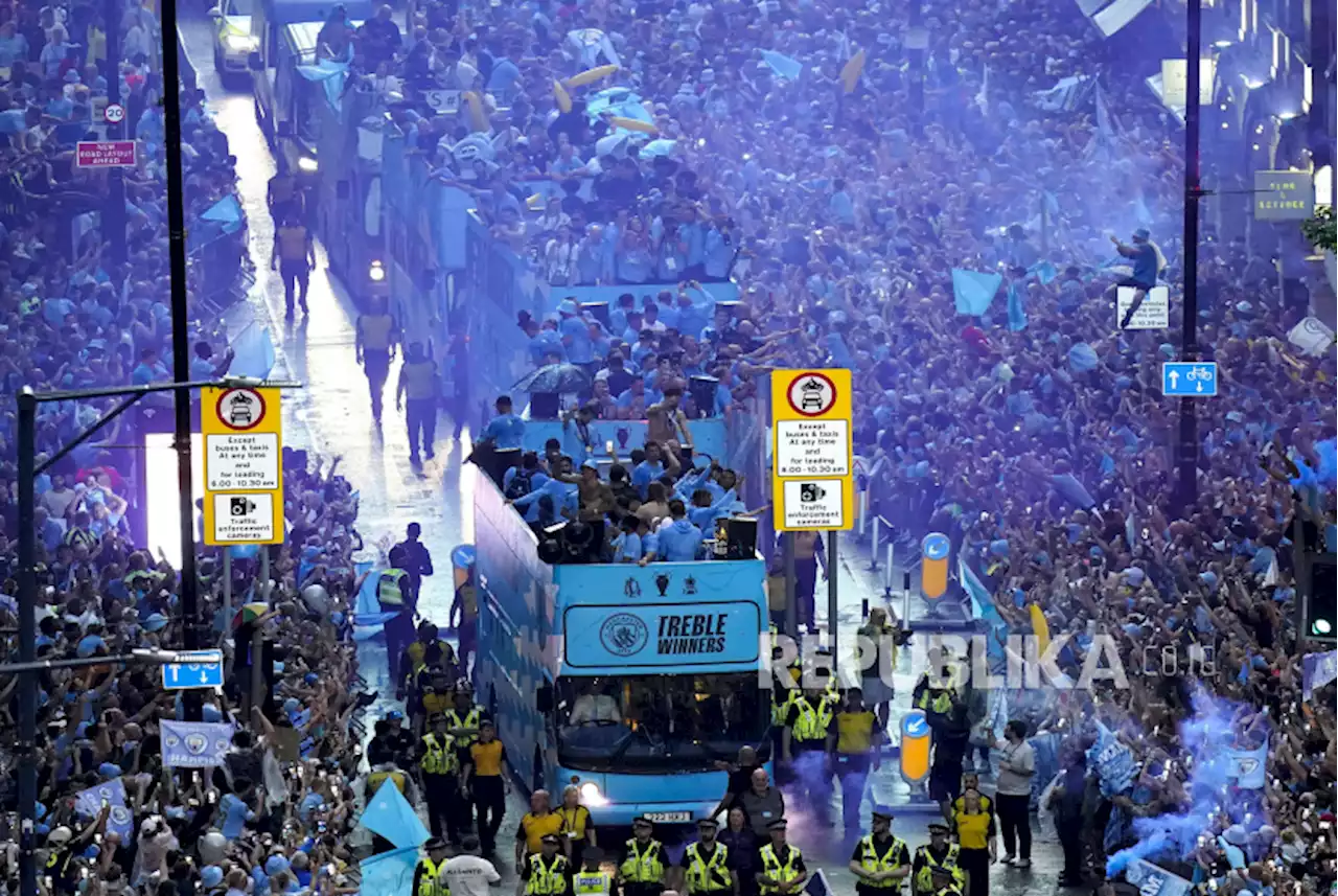 Sukses Raih Tiga Trofi Musim Ini, Manchester City Gelar Parade Treble Winner |Republika Online