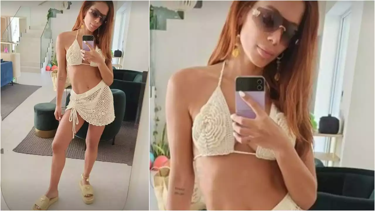 De férias na Europa, Anitta usa chinelo de R$ 7,2 mil em look de praia