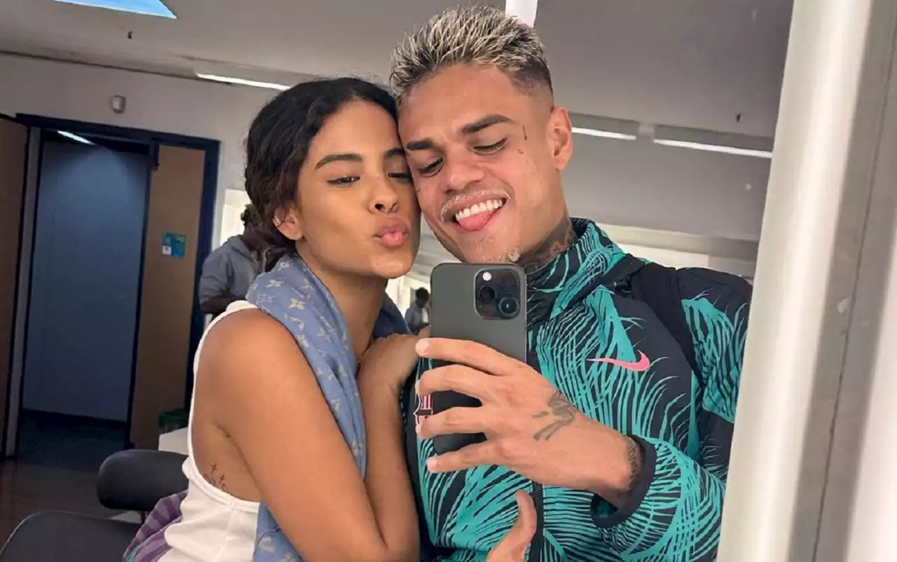 MC Cabelinho e Bella Campos compartilham peças de bebê e intrigam fãs: ‘Grávida?’