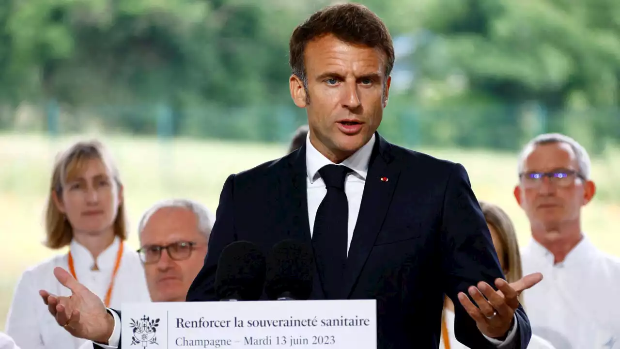 France: Emmanuel Macron annonce un plan de relocalisation de la production de médicaments