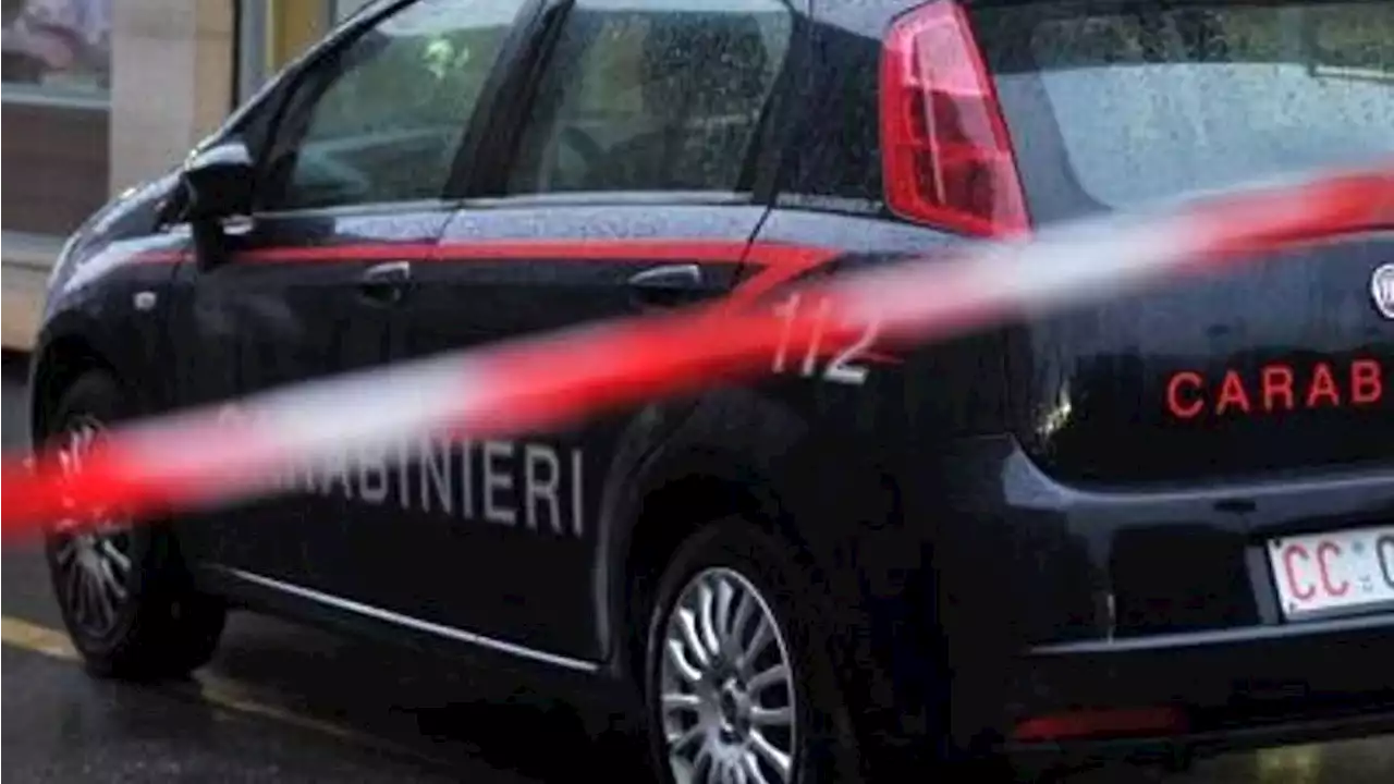 Tragedia a Roma: donna trovata morta in casa, il convivente suicida nel parcheggio del centro commerciale