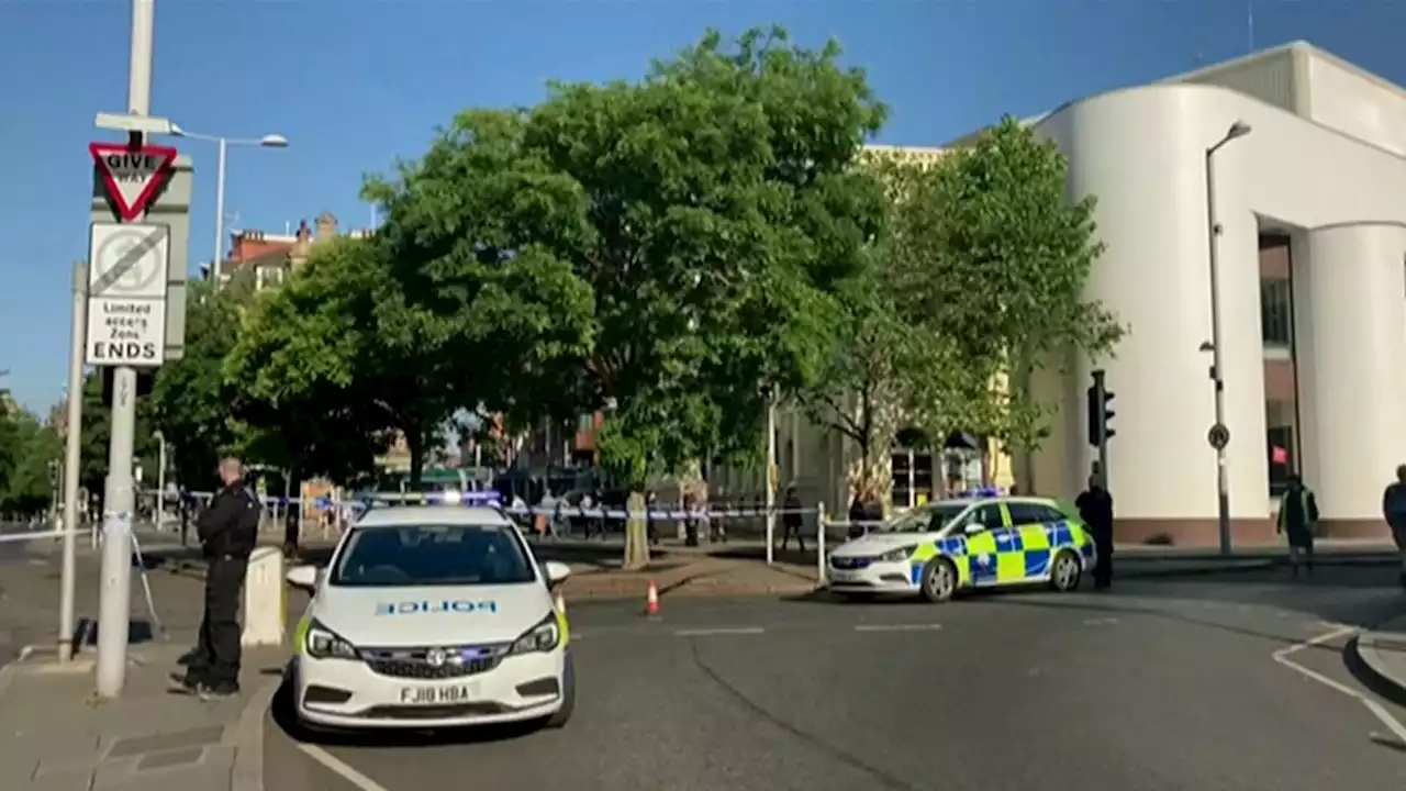 Trois personnes tuées à plusieurs endroits de Nottingham en Angleterre: un suspect arrêté