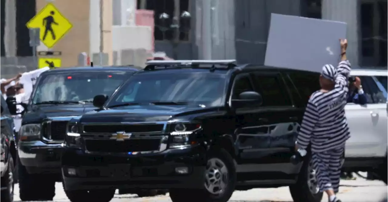 L’ancien président des États-Unis Donald Trump est arrivé au tribunal à Miami