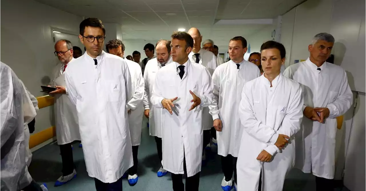 Le président Emmanuel Macron évoque une cinquantaine de médicaments dont la production doit être «relocalisée» en France