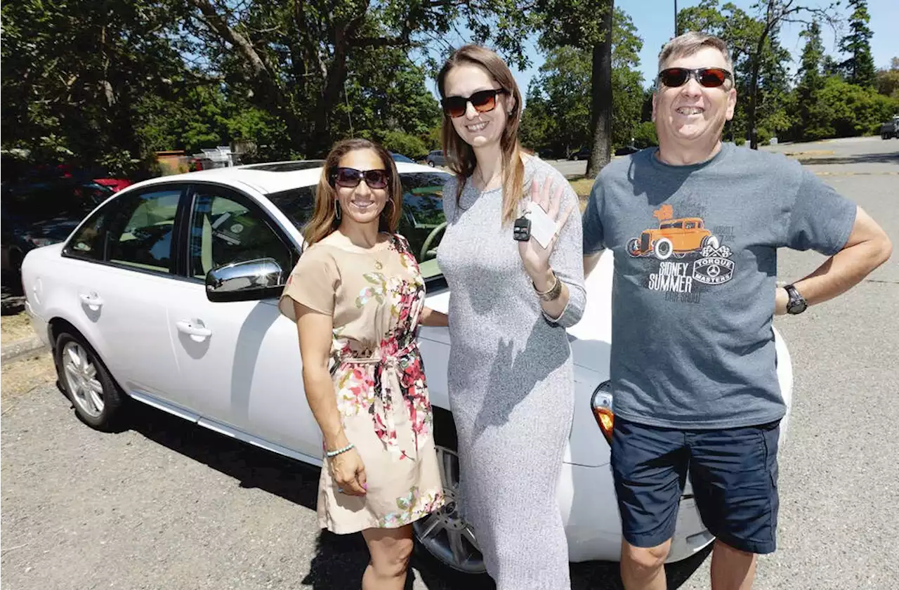 On a roll: Sidney car club donates vehicles to Ukrainians