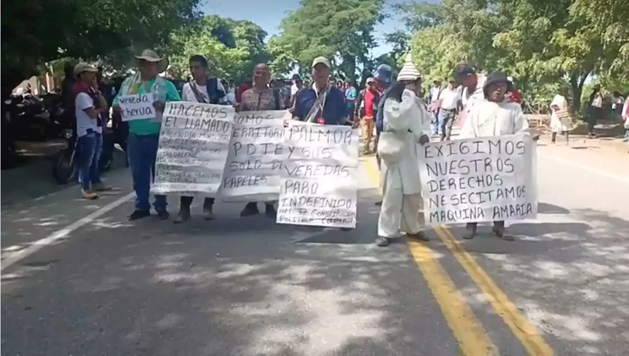 Campesinos de Palmor de la Sierra, bloquearon la Troncal de Oriente en Santa Marta