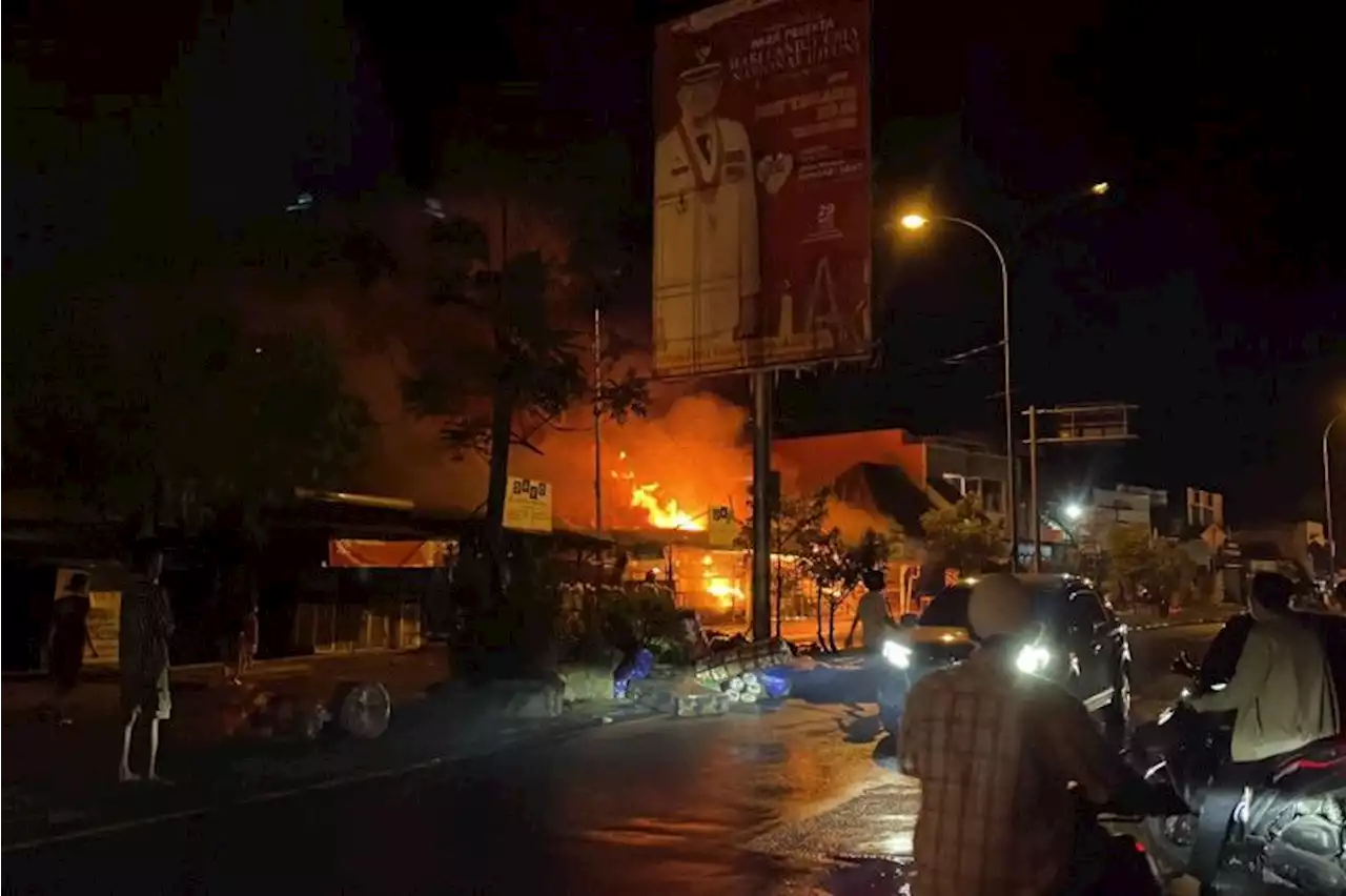 Lima toko dan dua rumah habis terbakar di Kota Padang Sumbar