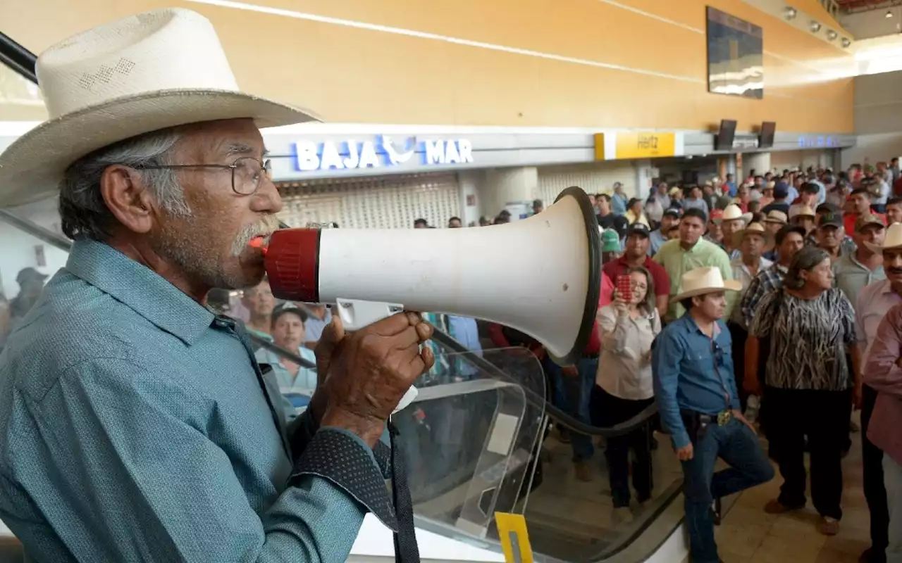 Aeropuerto de Culiacán continúa cerrado por protestas