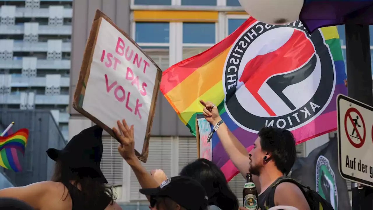 Drag-Lesung: München zeigt Regenbogenflagge