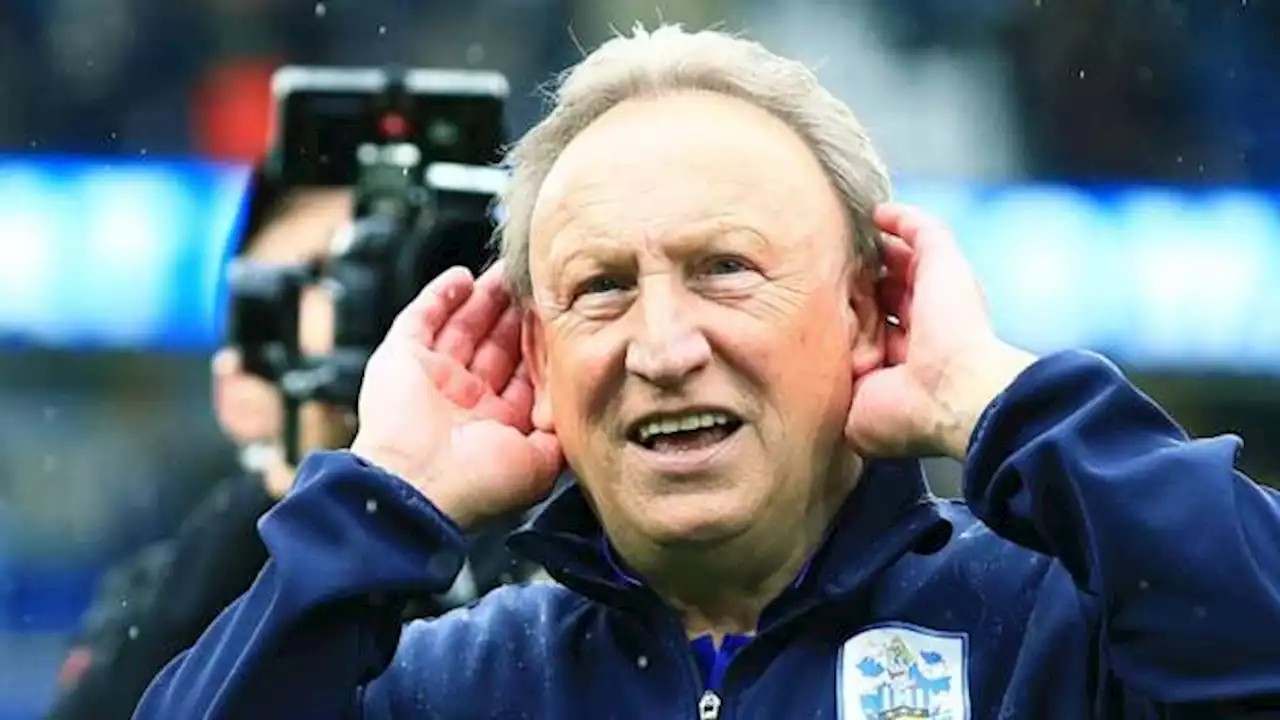 Huddersfield boss Warnock signs new contract