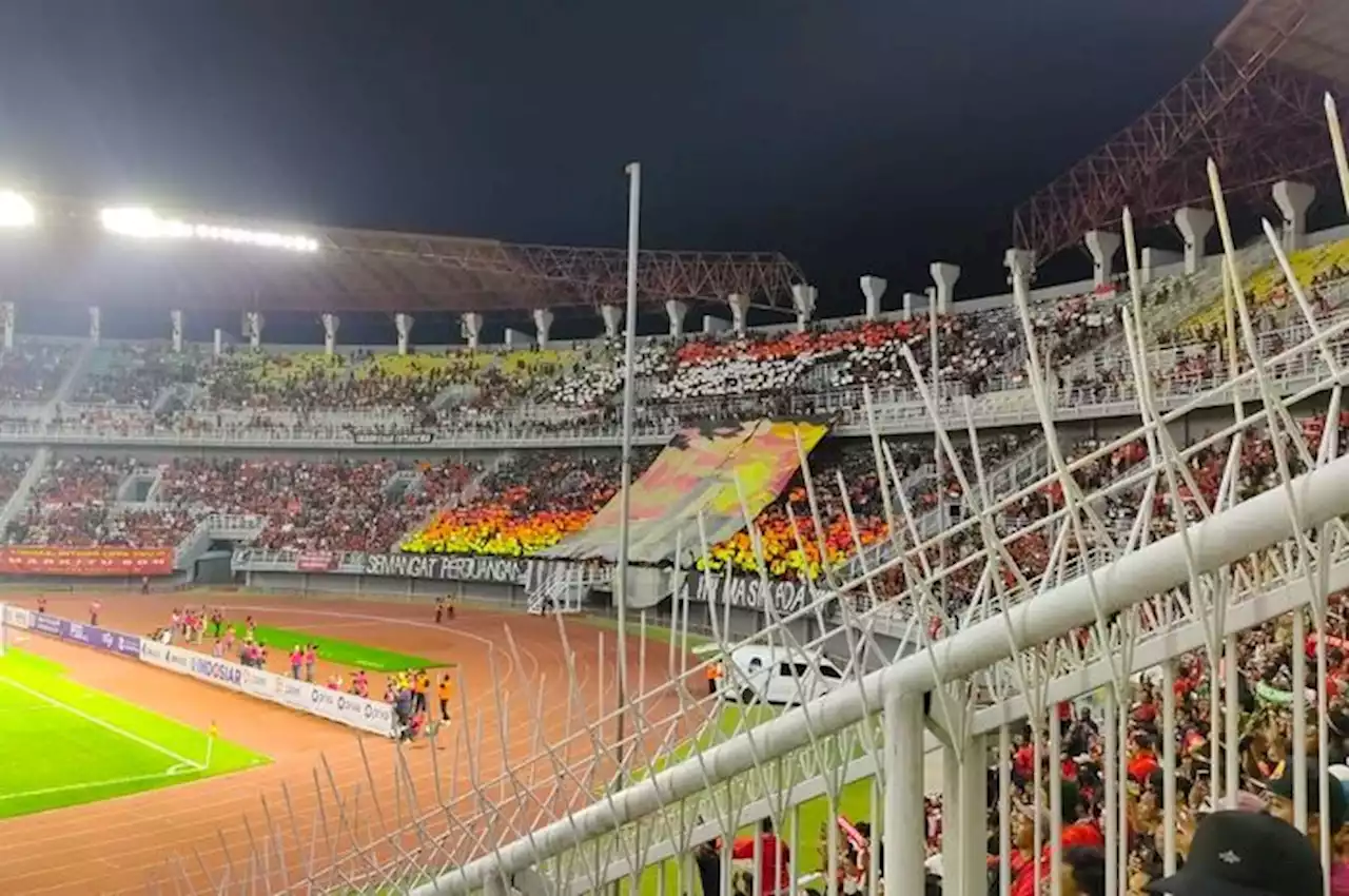 Shayne Pattynama Kaget Lihat Megahnya Stadion GBT, Tak Bisa Bayangkan Saat Suporter Timnas Indonesia Hadir - Bolasport.com