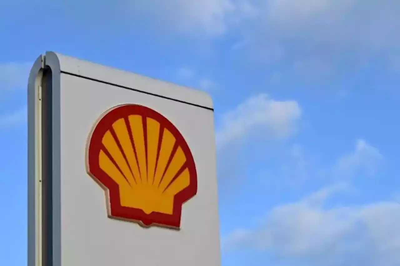 Shell ne r\u00e9duira plus sa production de p\u00e9trole d'ici 2030, ire des \u00e9cologistes