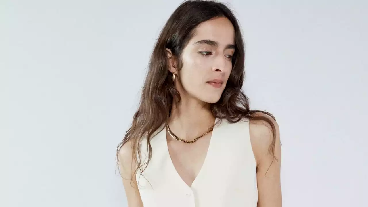 11 Minimalist Outfit Pairings That Will See You Through Summer