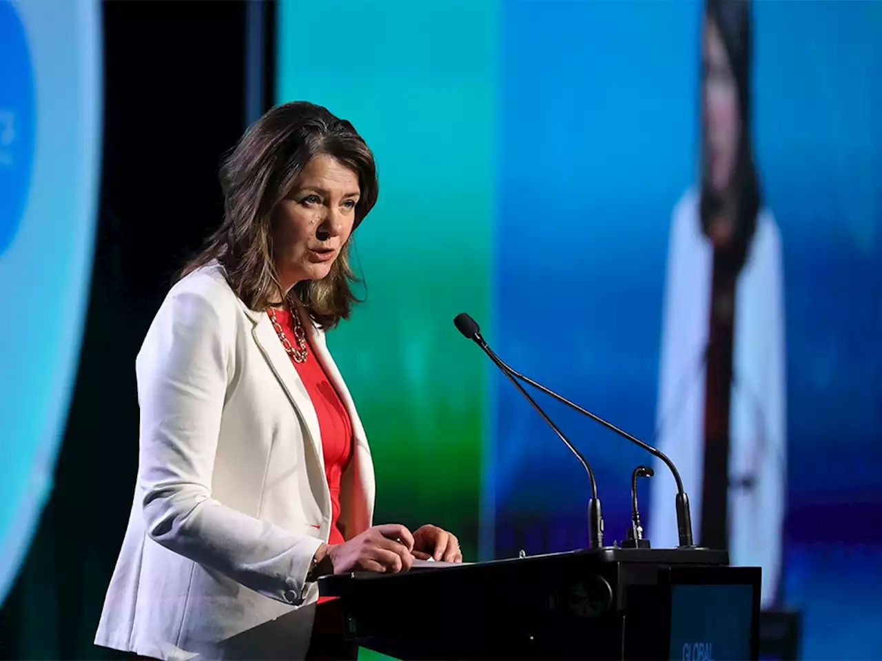 Bell: Danielle Smith is prepared to use sovereignty act on Trudeau