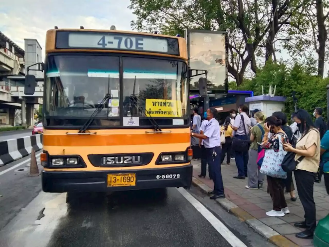 ฟีดแบ็กดี! เปิดวิ่งรถเมล์ สาย 4-70E วันแรกยอดใช้กว่า 550 คน | เดลินิวส์