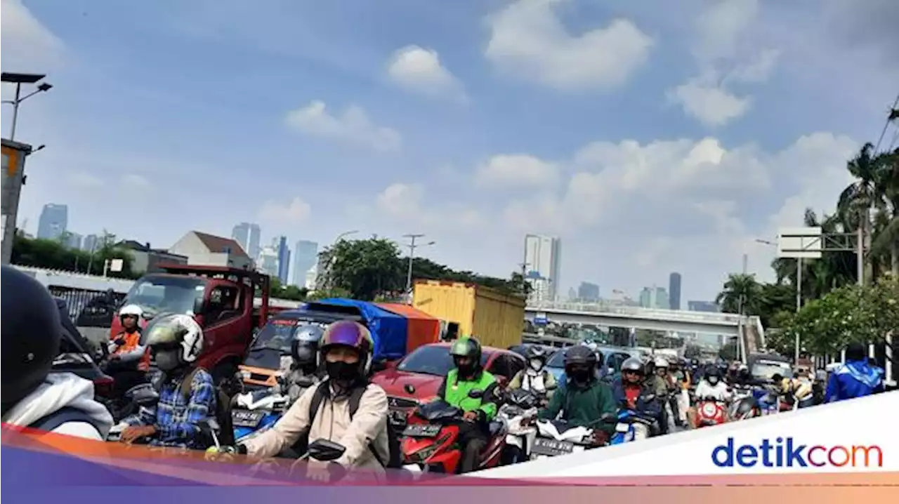 Ada Demo di Depan DPR, Lalin Arah Slipi Macet