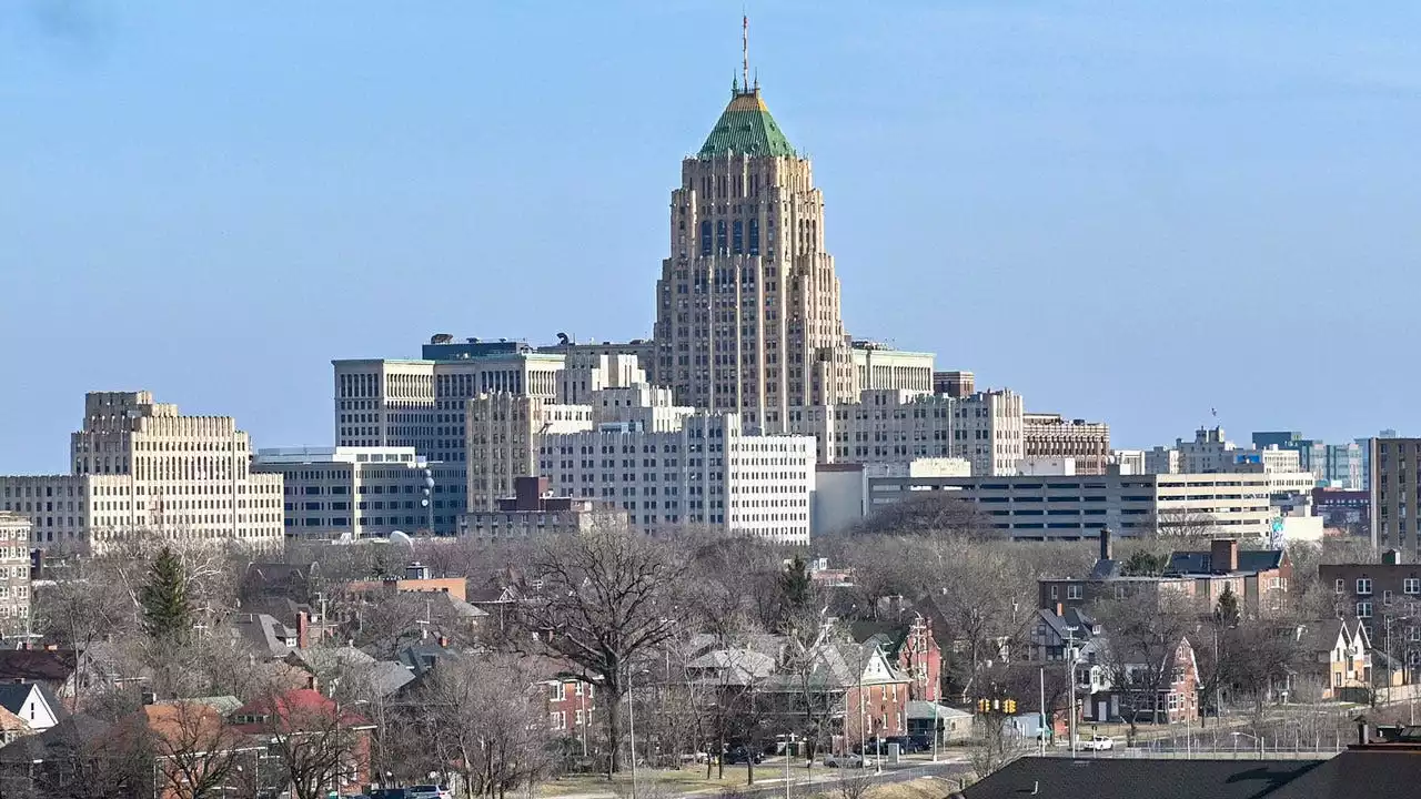 Michigan State endowment buys 79% stake in iconic Detroit skyscraper