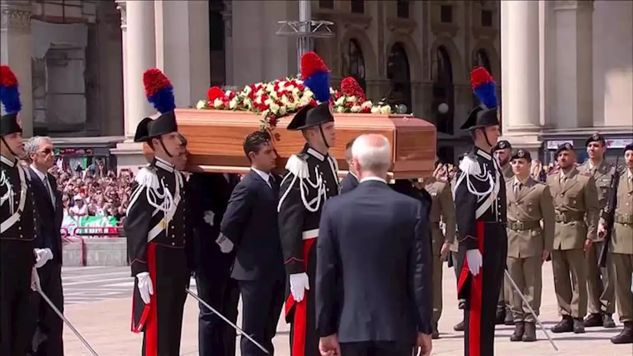 Video: Italy bids farewell to Berlusconi in state funeral