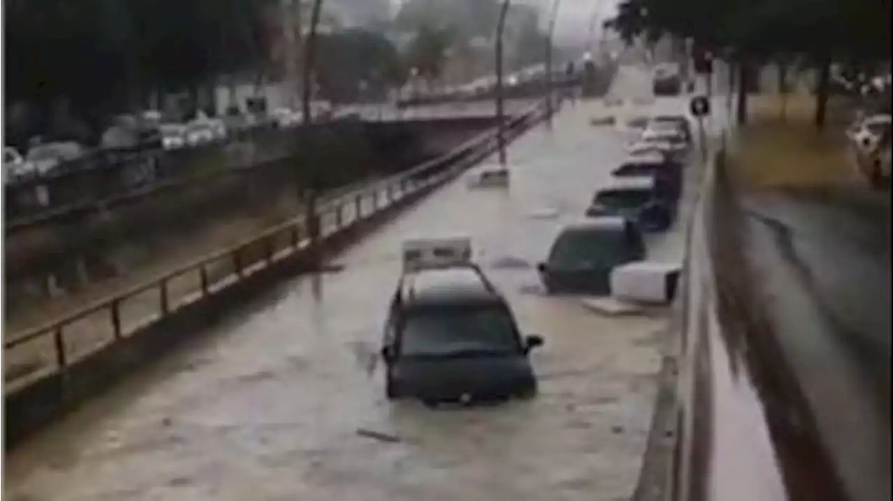 Inundaciones en Terrassa con calles y carreteras cortadas, además de desprendimientos, por las lluvias