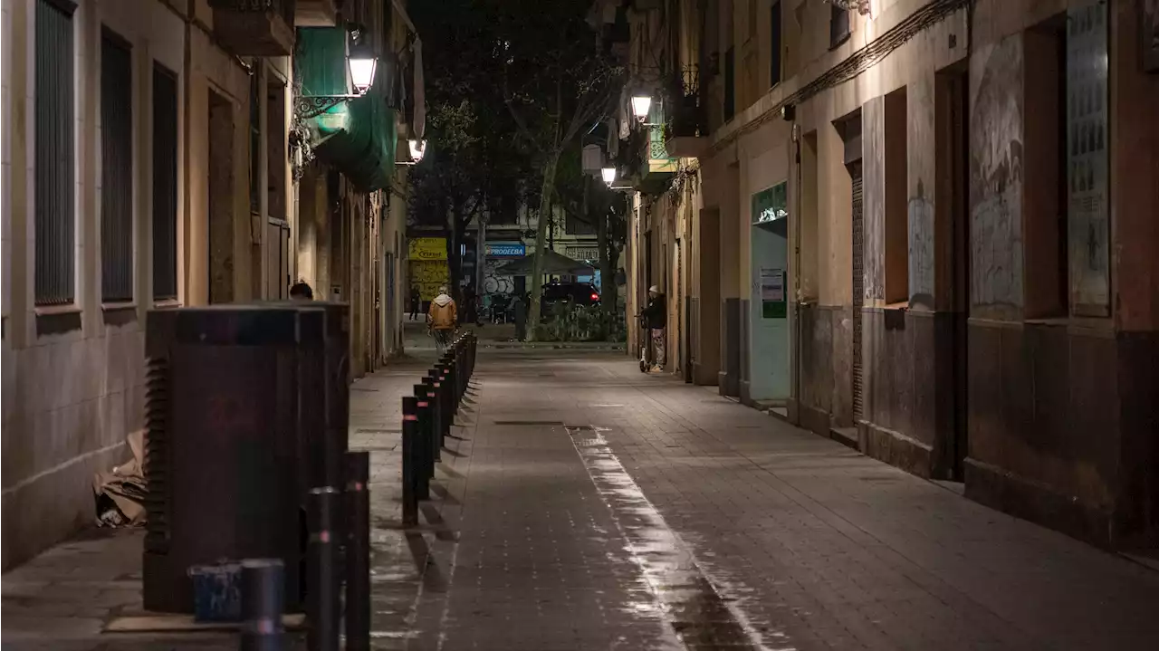 Los Mossos investigan una violación grupal en el barrio del Raval de Barcelona