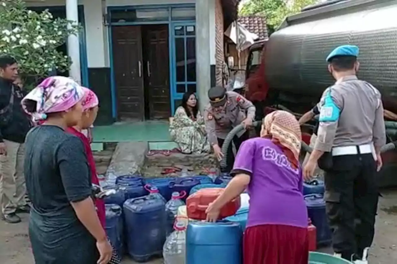 2 Desa di Kab Pasuruan yang Didrop Air Bersih di Luar Rawan Kekeringan