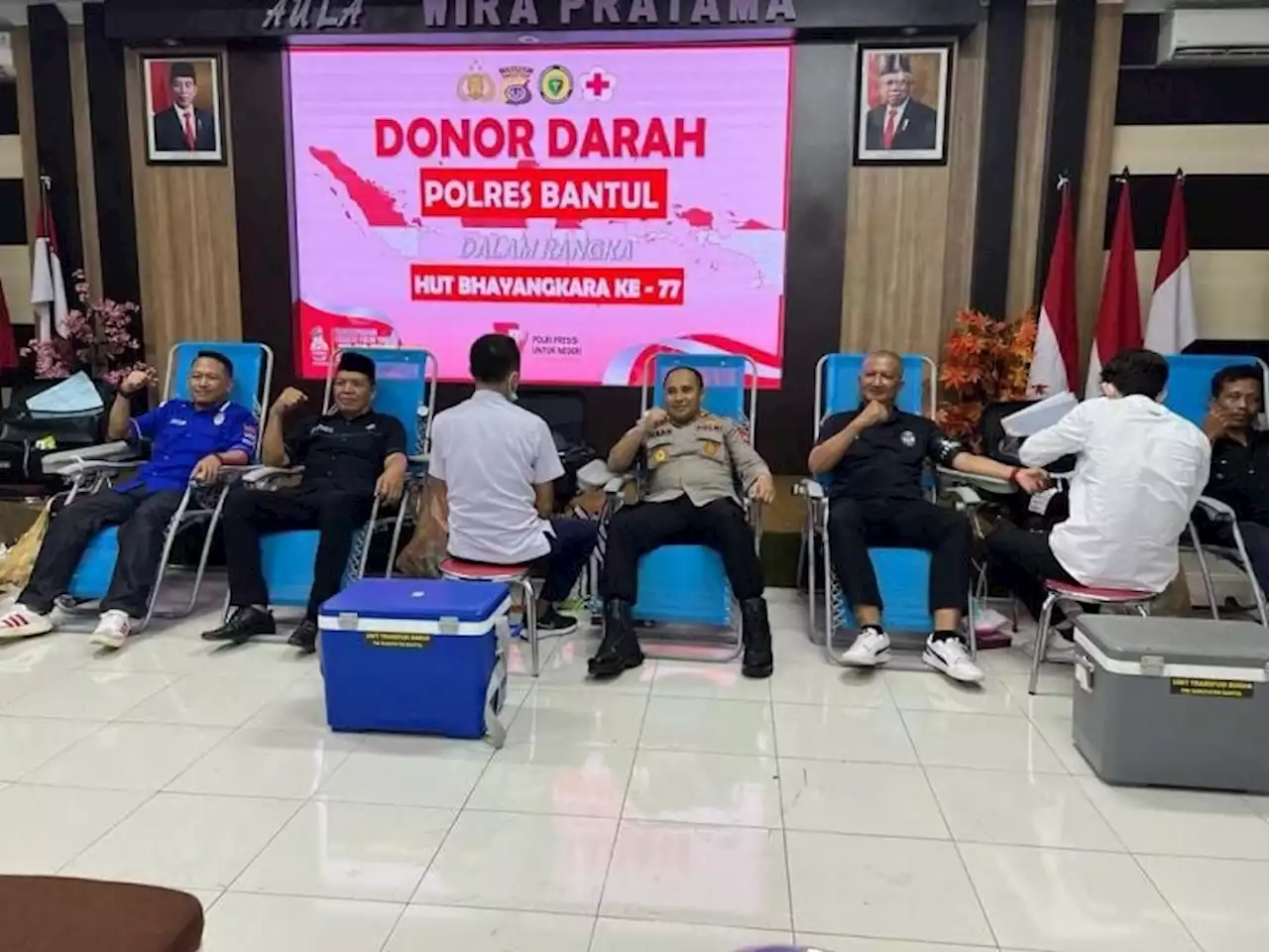 Brajamusti dan PSHT Ikut Acara Donor Darah Hari Bhayangkara