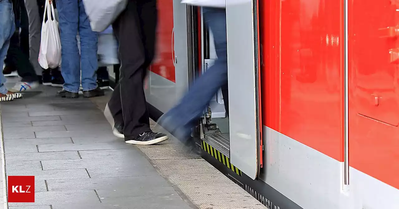 Beim Warten vorne: Achtung! Das ist die unpünktlichste Bahnstrecke Österreichs