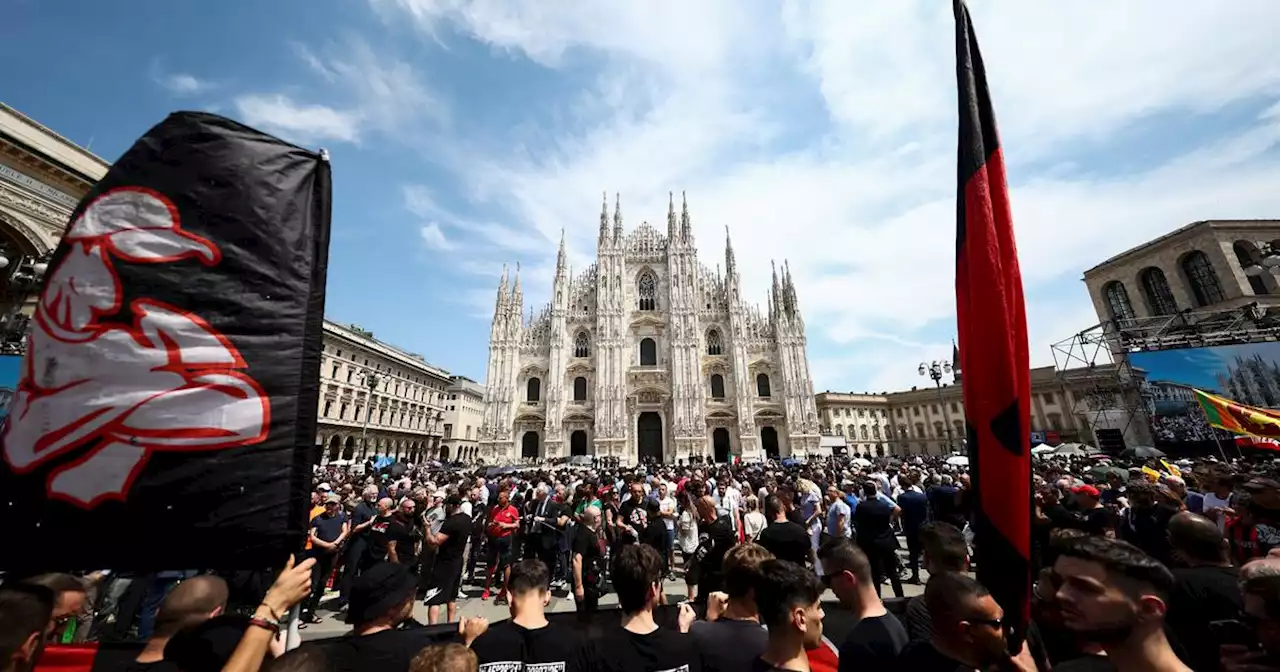 EN DIRECT - Mort de Berlusconi : des milliers d'Italiens rassemblés à Milan pour les funérailles du Cavaliere