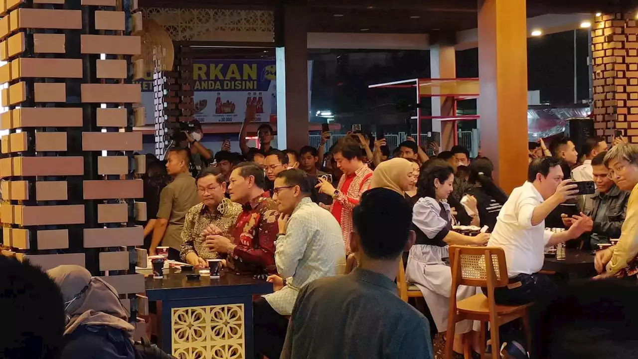 Momen Jokowi Ngopi Bareng Sandiaga hingga Panglima TNI Usai Buka Jakarta Fair 2023