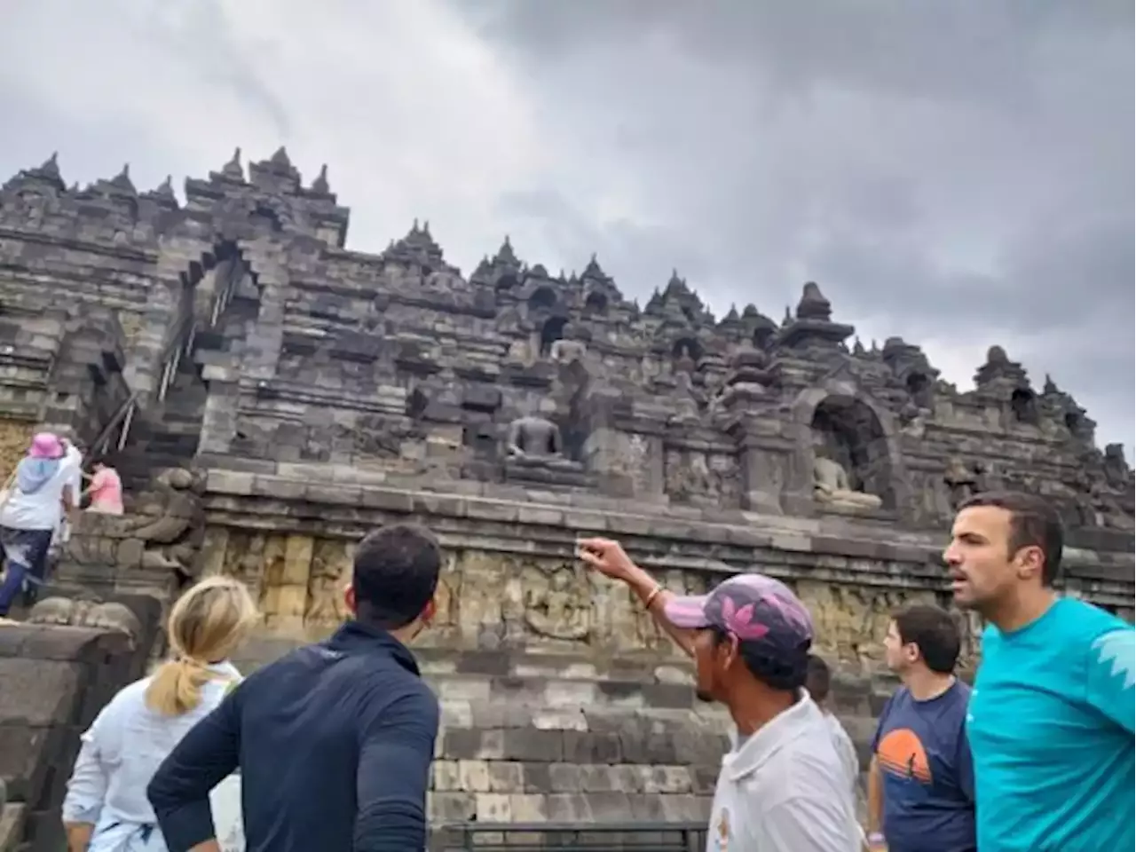 Awas Cuaca Panas Rusak Relief Candi Borobudur