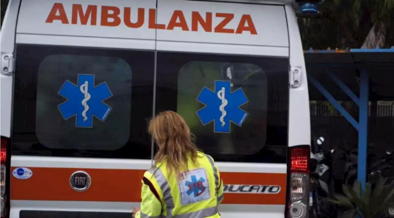 Incidente stradale a Roma, scontro tra auto: morta una 17enne