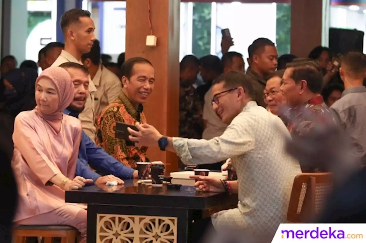 Foto : Momen Presiden Jokowi Asyik Ngopi di Jakarta Fair 2023 | merdeka.com