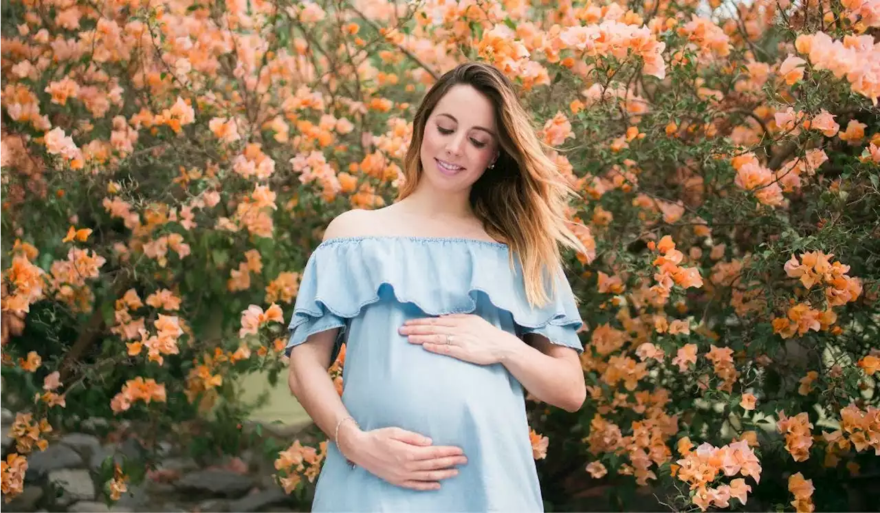 Stylish maternity summer dresses for warm weather