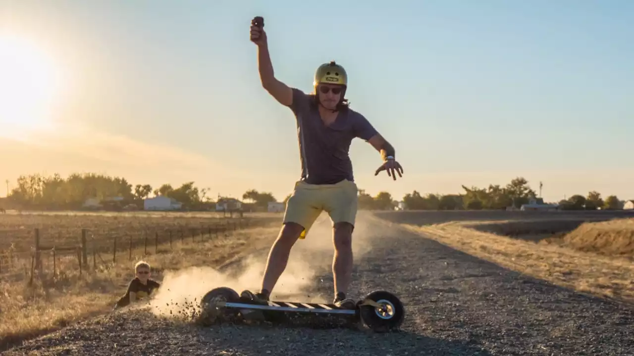 This Speedy Off-Road Skateboard Is the Electric RipStik of Your Dreams