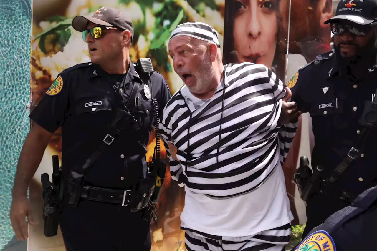 Pig’s head, prison garb and screaming MAGA fans among Trump arraignment protestors