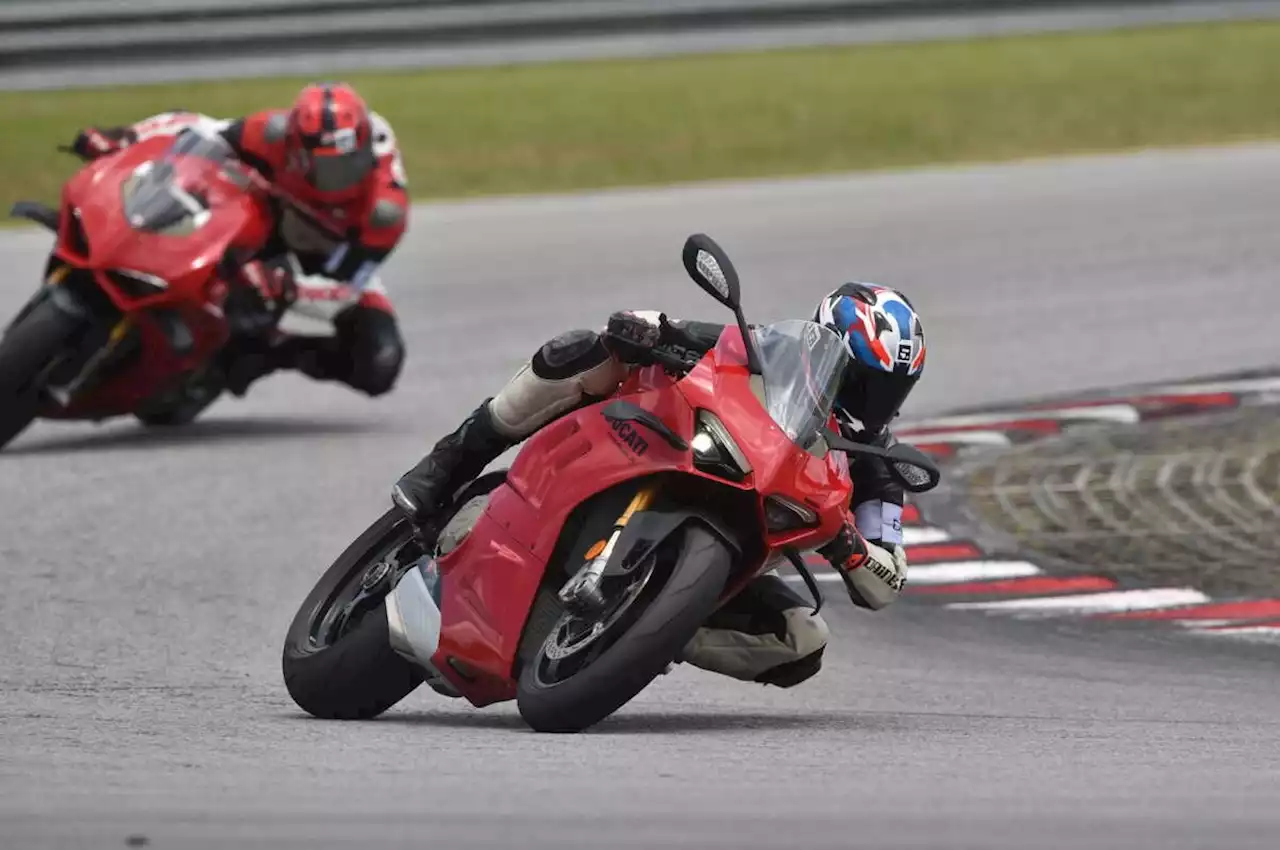 Ducati DRE Racetrack Academy beri peluang peserta tuntut ilmu tunggangan litar dengan professional - paultan.org