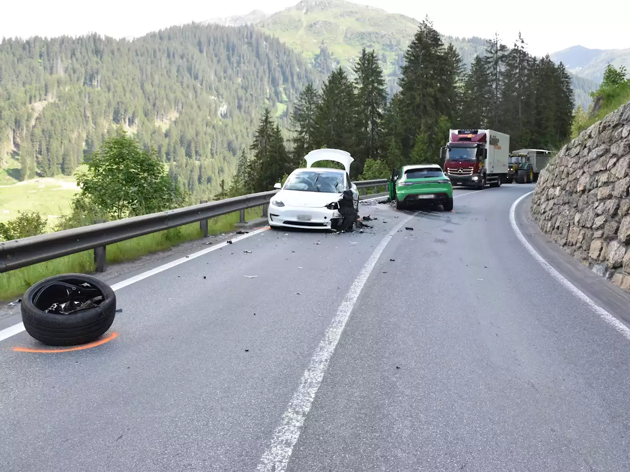 Klosters GR: Frontalkollision mit zwei Leichtverletzten