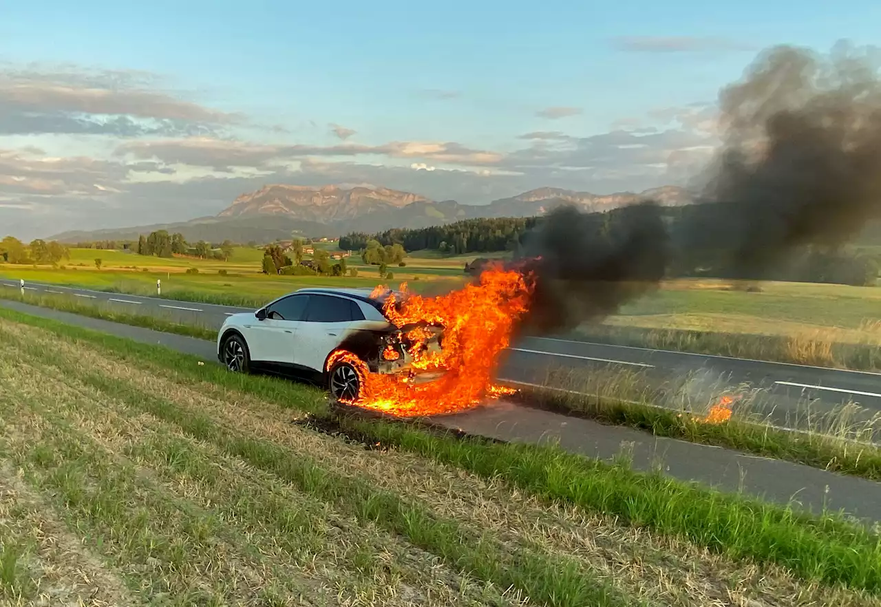 Ruswil LU: Auto in Brand geraten – niemand verletzt