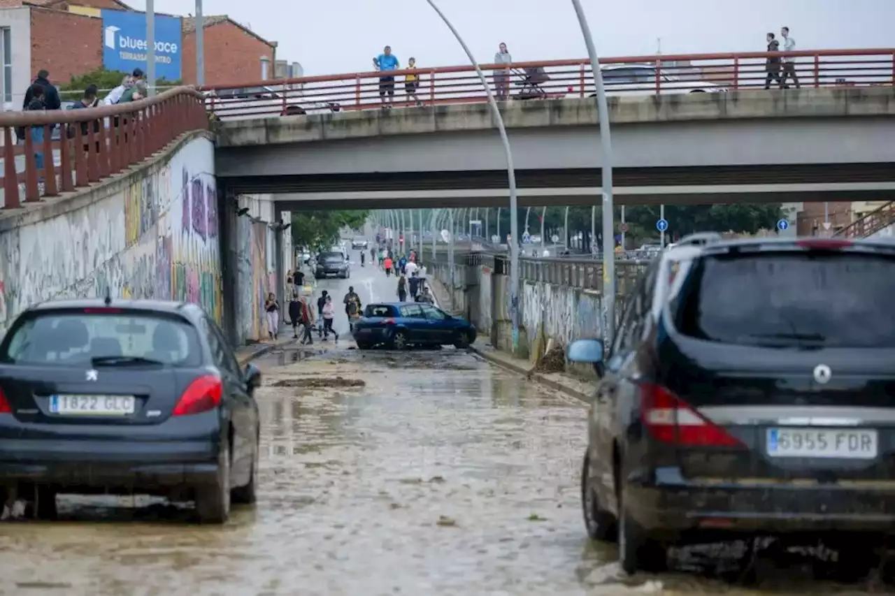 Las lluvias causan inundaciones y obligan a cortar carreteras en Catalunya