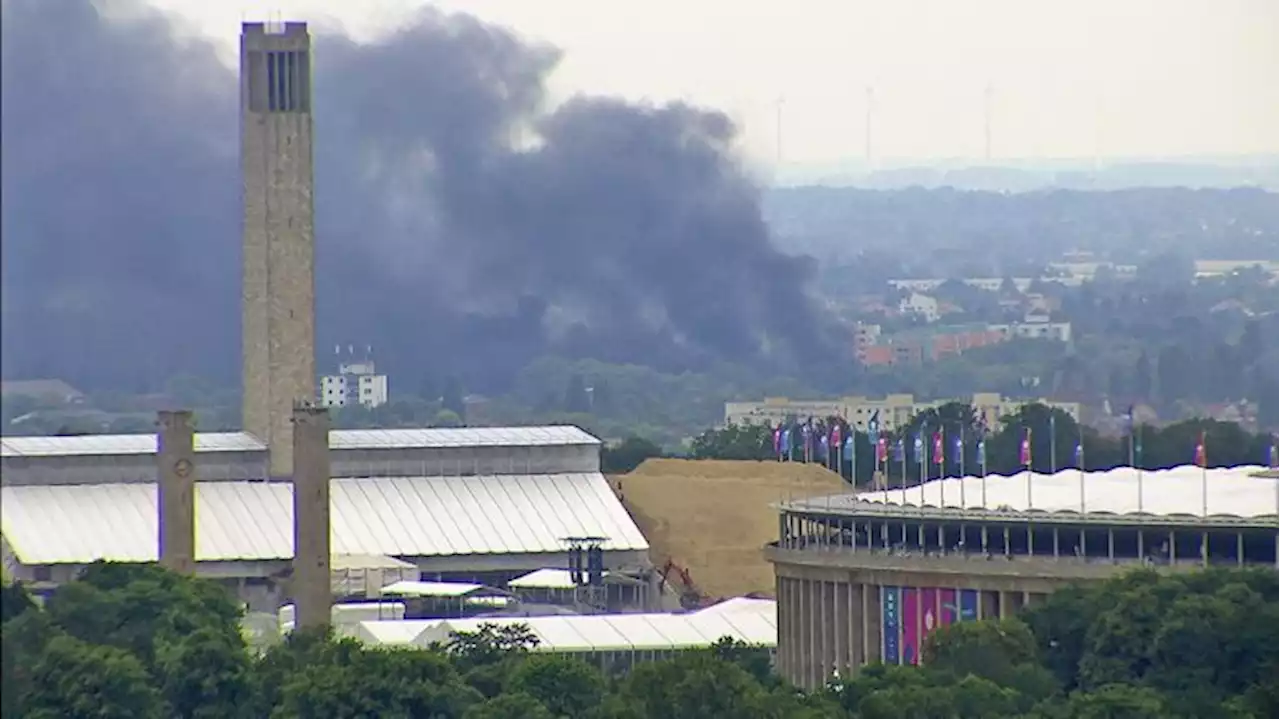 Feuerwehr löscht in Berlin-Spandau Brand in Tiefgarage