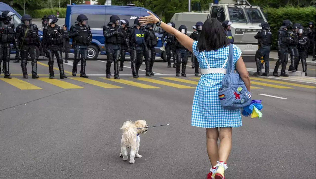 In Svizzera è sciopero delle donne: in piazza contro violenze e discriminazioni